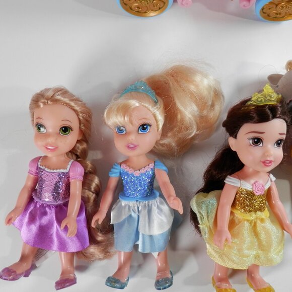 Disney Princess Petite 6" Dolls & Royal Carriage Set with Horses Belle Rapunzel - Picture 2 of 11
